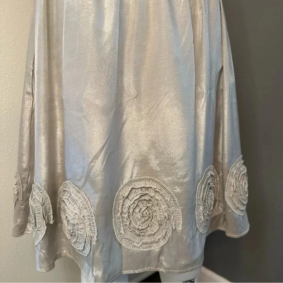 Truworths A Line Mini Silver Sleeveless Cocktail Dress w/ Rosette Detail Size 0 - Picture 4 of 13